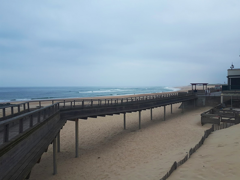 Plage centrale d'Hossegor au début du printemps, par temps couvert - Crédit photo: FranceSudOuest