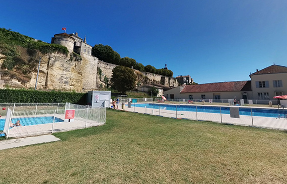 A Bourg, on profite d'un décor enchanteur dès que l'on sort la tête de l'eau. 