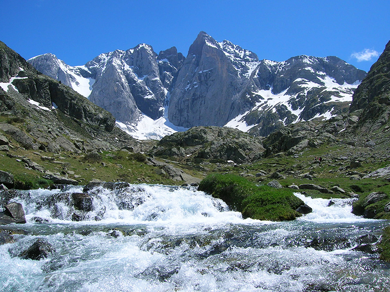 Le massif du Vignemale - Crédit photo: Alaidesc - Own work, CC BY-SA 3.0