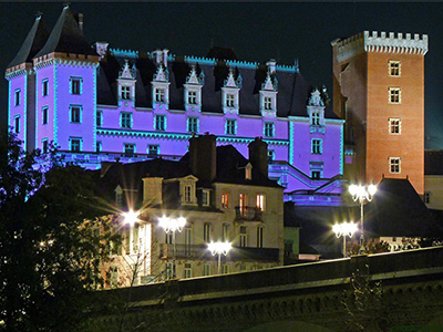 C'est beau, un château, la nuit - Crédit photo: Oeil du Néez - Flickr