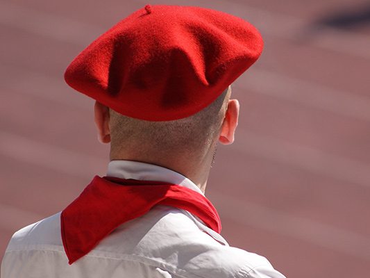 homme portant le béret basque