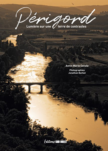 couverture du livre Périgord, lumière sur une terre de contrastes