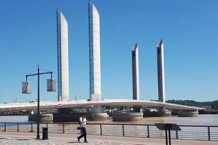 Pont Chabn Bordeaux